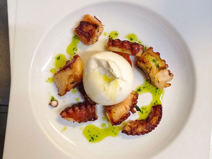 Polpo con burrata e salsa verde