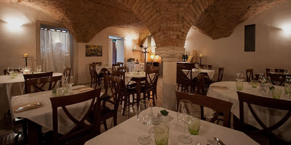 Caffè Floriam Restaurant — sala con volte in mattoni
